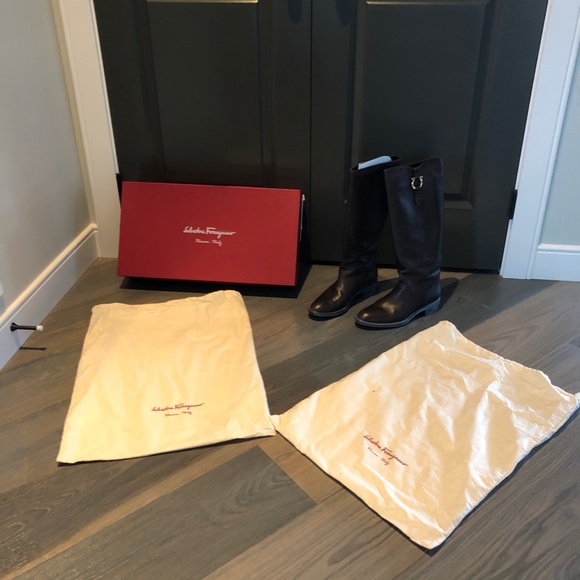 Salvatore Ferragamo brown leather boots - Picture 2 of 11